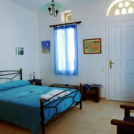 Karyatides Homes * Karia (Tinos)